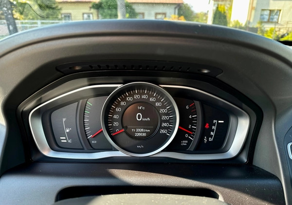 Volvo XC 60 cena 74900 przebieg: 225000, rok produkcji 2016 z Żarów małe 631